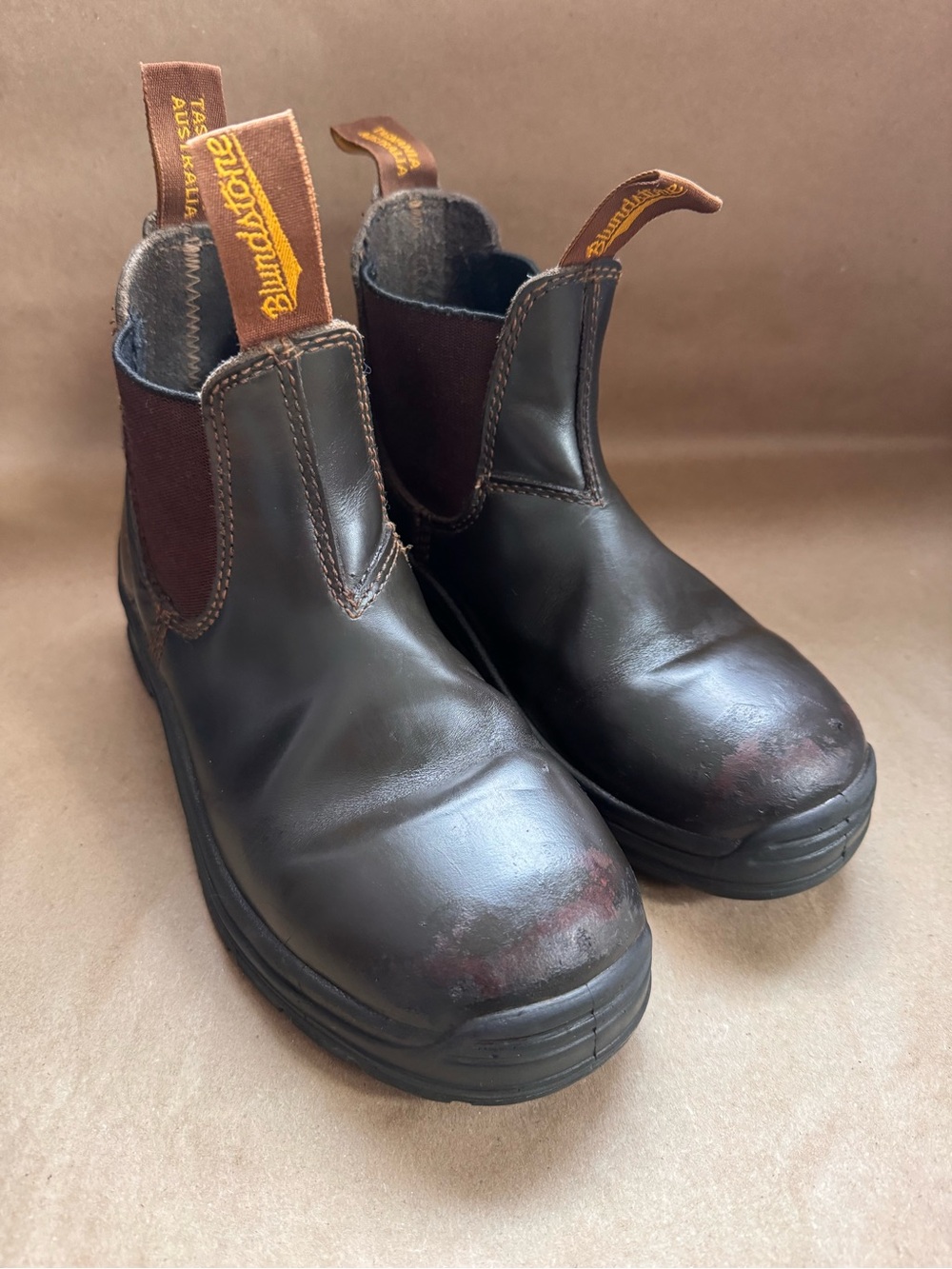 Blundstone 1135 Work & Safety Series Steel Toe Brown Leather Chelsea Boots.